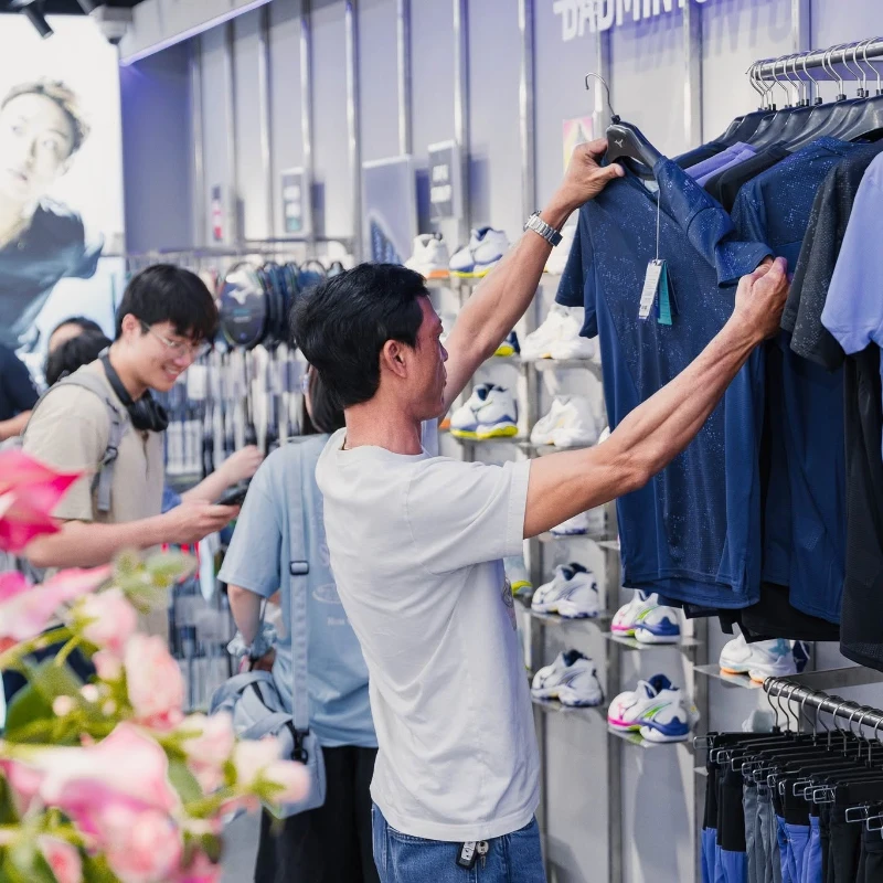 green holding sport tham du le khai truong mizuno store crescent mall 7